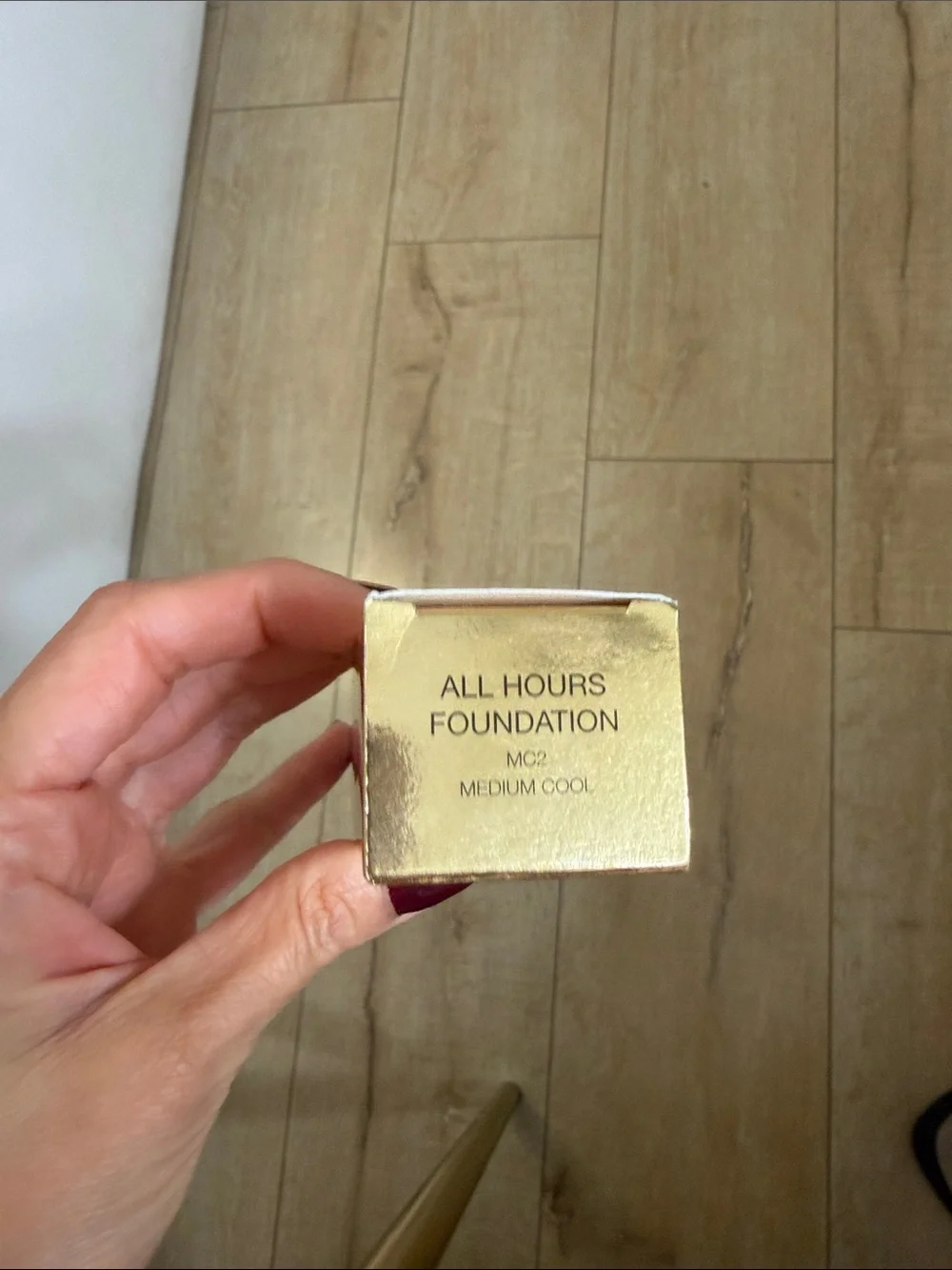 Yves Saint Laurent foundation MC2 medium cool - Gold Reflective Packaging